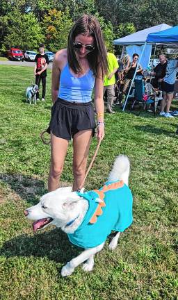 Dog Walk raises money for shelter Dog Walk raises money for shelter