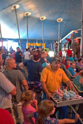 Circus bring smiles and cheers The community showed up for the circus, breaking the attendance from last year. Between 1,700 and 1,800 people came to the two shows last Sunday.