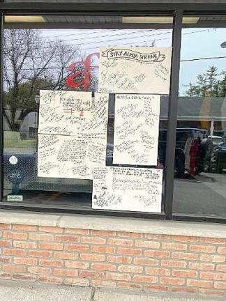 Members of Alpha Fitness left notes on the facade saying how much they miss their gym. (Photo by Laurie Gordon)