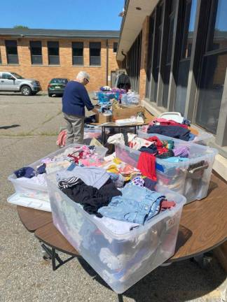 FP3 In addition to food, the pantry distributes clothing.