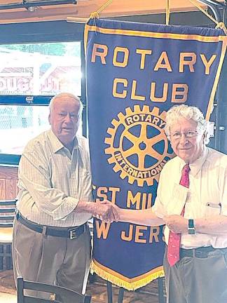 L-R: Rotarian John Fredericks and FOLPI’s Hans Niederstrasser.