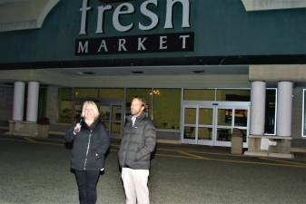 Mayor Michele Dale and West Milford Shopping Center Owner Mark Lane announce a new grocery store moving into the vacant A&amp;P.