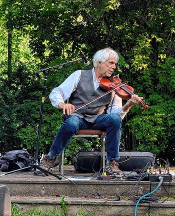 Free outdoor concerts this week Fiddler Kenny Kosek performs July 11 at the New Jersey Botanical Garden in Ringwood. (Photos by Denise von Wilke)