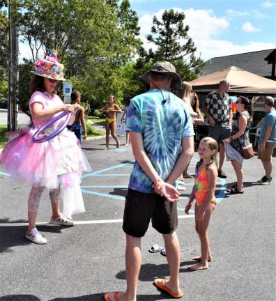 Barbara Mazgy, also known as Kandy the Clown, makes balloon figures for children of Upper Greenwood Lake on UGL Day 2023 on Saturday, Aug. 26. (Photo by Fred Ashplant)