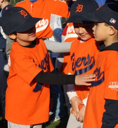 Yankee Willie Randolph kicks off the Little League season Kids were ready to have some fun.