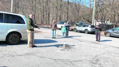 Jim Hall of Monroe, a NASA Ambassador, tries to launch a rocket outside the Elks Lodge in Greenwood Lake, N.Y. (Photos by Kathy Shwiff)
