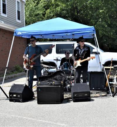 Annual Street Festival draws crowd Blueschamber plays classic 1960s songs as well as current rock and blues numbers during the street festival. From left are Eric Delisi on bass, Bob Shupp on drums and Rick Dittamo on guitar and vocals.