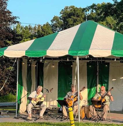 UPDATED: Free concert on Friday Hudson’s Crossing performs Monday, July 28 at Wallisch Homestead. (Photo by Denise von Wilke)