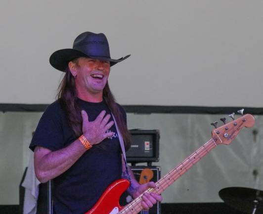 A cowboy musician with hand to heart as the audience applauds at the State Fair.