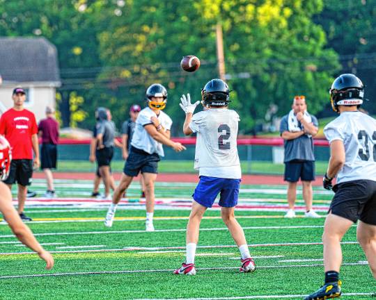 Highlanders’ season opener is Thursday Senior Ayden Deane throws a pass to senior Mark Schinasi.