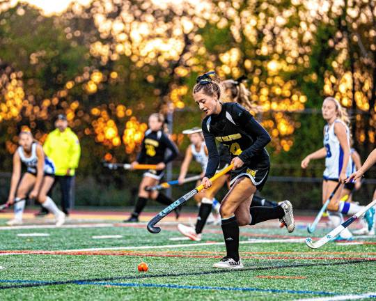 Highlanders win 7 in a row HI3 Sarah Commune runs with the ball during a home game against Demarest on Thursday, Oct. 9. The Highlanders won, 5-0.