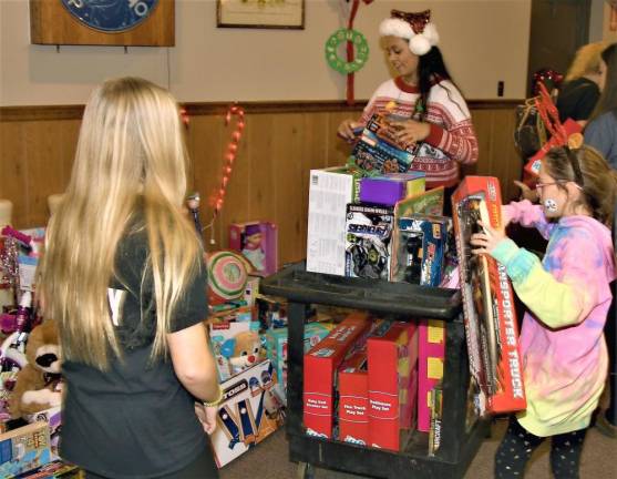 Elks celebrate holiday with annual toy drive, party