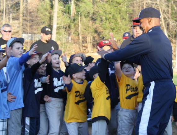 Yankee Willie Randolph kicks off the Little League season Yankee great Willie Randolph ran around the infield, high-fiving excited kids - and their parents.