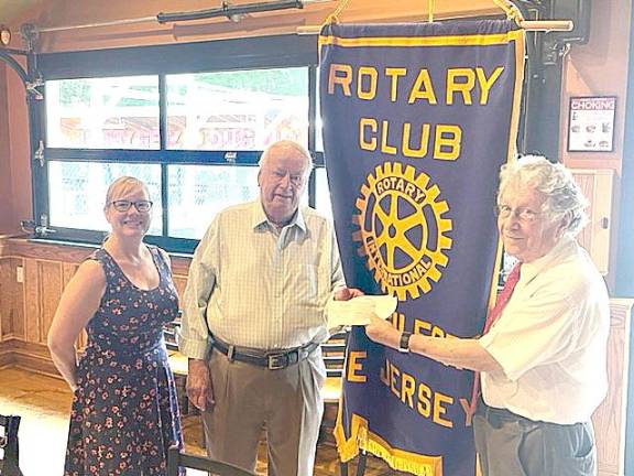 L-R: WM Rotary President Amy Bennett, Rotarian John Fredericks and FOLPI’s Hans Niederstrasser.