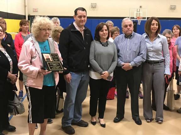 Seniors hold memorial for late aerobics instructor Seniors hold memorial for late aerobics instructor