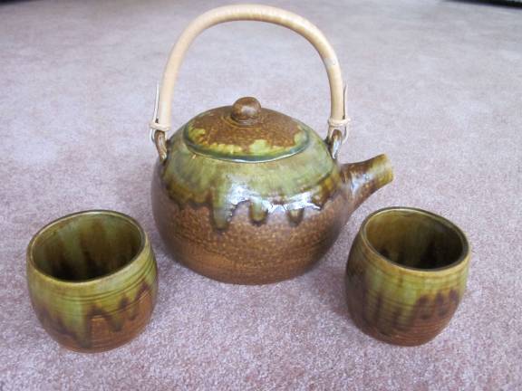 Gargano has much usable pottery, including this tea pot and cups.