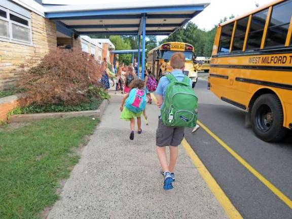 Photo by Patricia Keller Kids head toward Paradise Knoll Elementary Schol on the first day of school.