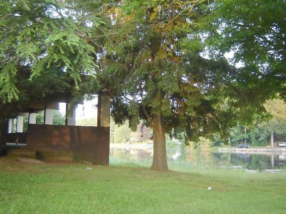 This structure at Nosenzo Pond is all that remains of the popular Nosenzo’s Villa Piemonte Restaurant located there in the 1930s and 40s. It will be replaced by a community center with $750,000 Passaic County Open Space, Farmland and Historic Trust money. After the Nosenzo family retired and sold the restaurant and the many acres of property around it the new owner renamed it “Harness Horse Inn.” The building was destroyed by fire.