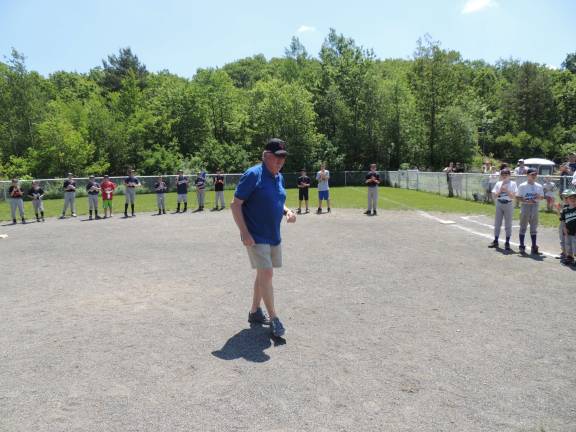 Welcome to the Bob Henry T-Ball Field Bob Henry threw out the first pitch at the field dedication.