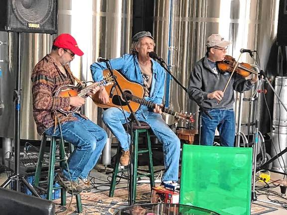 Catch the flow of music The Lost Dogs Duo performs Sunday afternoon at Trail’s End Taphouse in Greenwood Lake, N.Y. (Photo courtesy of the Lost Dogs)