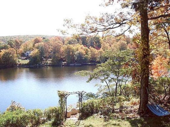 Upper Greenwood Lake. Photo source: commons.wkimedia.org