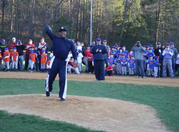 Yankee Willie Randolph kicks off the Little League season Willie Randolph fired the first pitch to Little League Majors Yankee and Mets catchers.