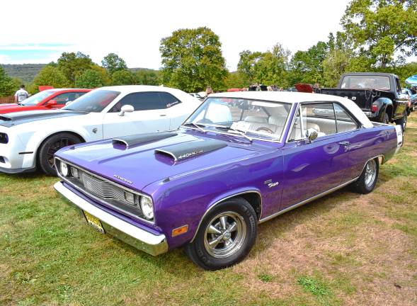 Car show attracts 400 1971 Plymoth Valiant ‘Scamp’
