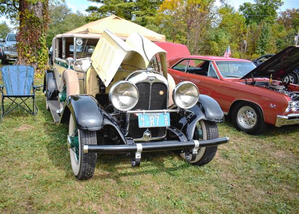 Car show attracts 400 1928 Auburn touring car