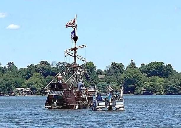 Pinecliff Lake boat parade, July 4, 2022.