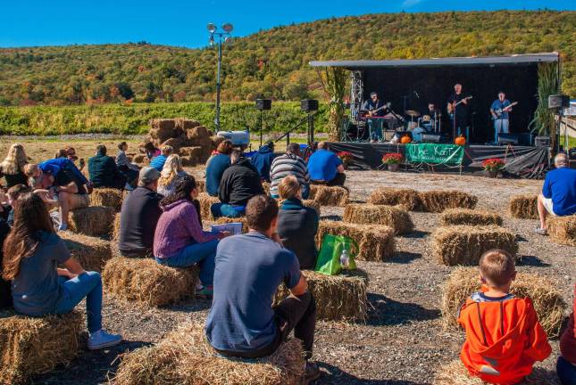 Awesome ALF The main stage at Pinecliff Lake attracted good crowds throughout the day. It was a nice break sitting on the haybales and listening to some good music.