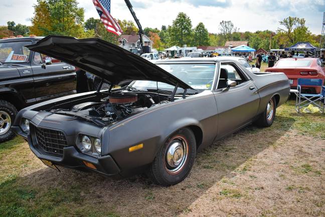 Car show attracts 400 1972 Ford Ranchero