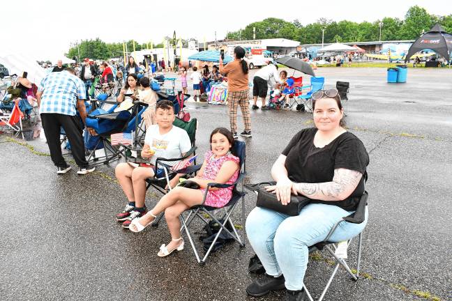 NJ Airshow plans return this fall Darian, Jasmine and Shelby Ortiz of Newton. (Photo by Maria Kovic)