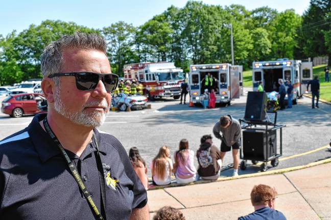 Simulated crash meant as warning Joe Trentacosta, the school district’s supervisor of health, driver and physical education and director of athletics and student activities, helped organize the program.