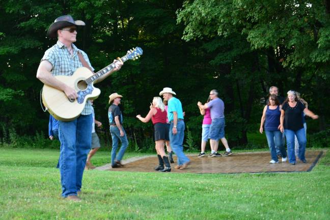 Country Comfort Gets The Crowd Dancing