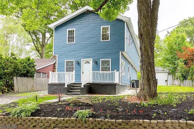 Brand new home with lake views ready to be enjoyed