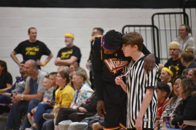 A member of the Wizards team consults with referee Cole Stillman, 15.