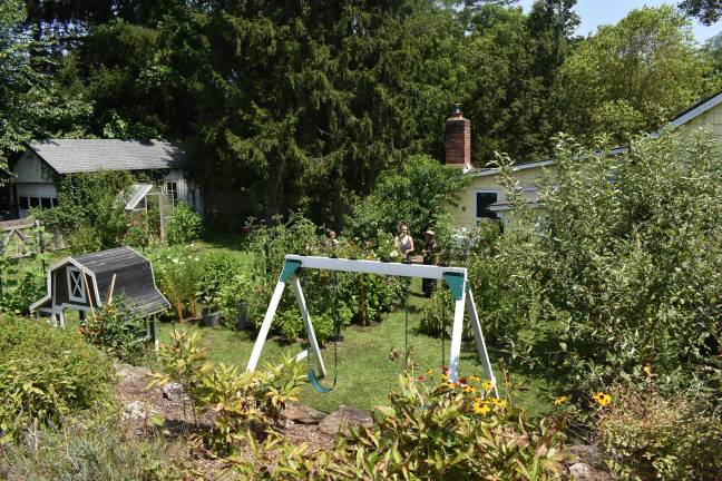Local green thumbs harvest top honors Visitors tour the garden of Ozzie Colon and Lauren Mariotti in Warwick, N.Y. (Photo by Becca Tucker)