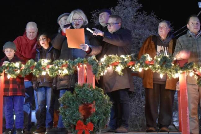 Mayor Michele Dale greets the crowd at the annual Christmas tree lighting ceremony. (Photo by Rich Adamonis)