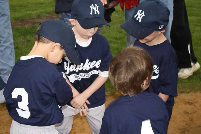 Bucky Dent a big hit with Little League Outback Steakhouse of Butler was onhand with some mouthwatering burgers and chicken sandwiches. For the second year in a row, Outback donated its proceeds to the West Milford Little League.