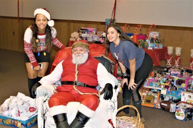 Elks celebrate holiday with annual toy drive, party Elks celebrate holiday with annual toy drive, party