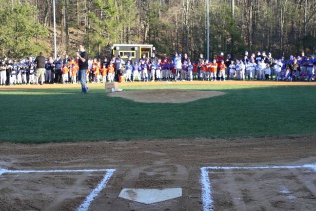Yankee Willie Randolph kicks off the Little League season Yankee Willie Randolph kicks off the Little League season