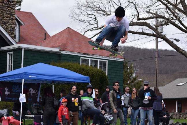 GWL Skatepark hosts first annual skate contest Photos by A.J. Arias Russell Hansen flies above the crowd at the Do It For Dale Skate Contest in the 18 and over skateboard open jam session competition.