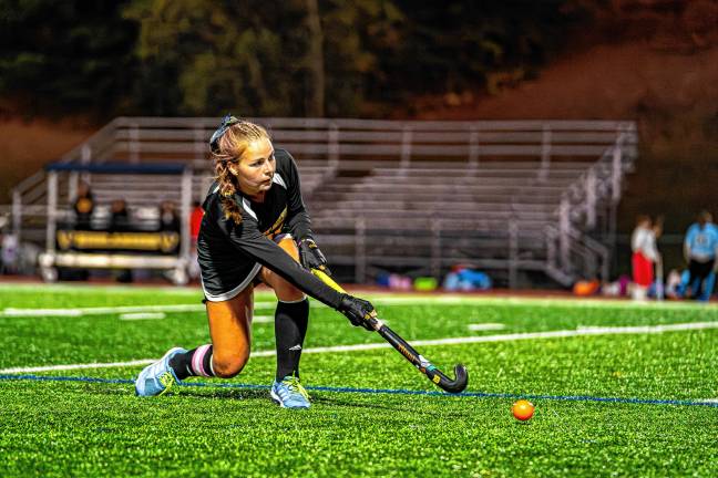 Highlanders win 7 in a row Addy Seiner passes to her teammate.