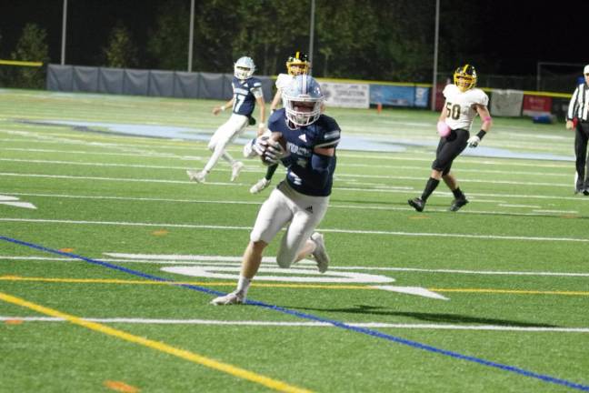 Sparta wide receiver Nicholas Curry runs with the ball.