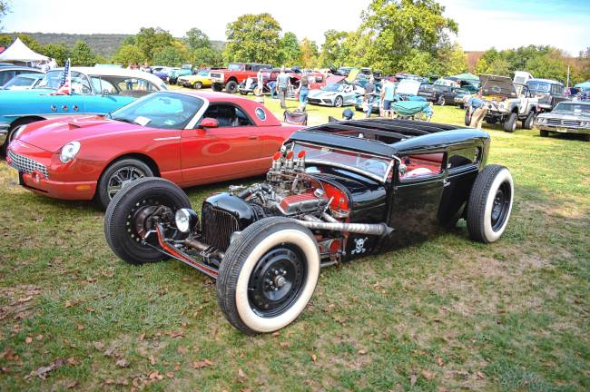 Car show attracts 400 A custom hot rod is parked next a late model Ford Thunderbird at the third annual AUTOmn Fest Car Show on Sept. 27 at the Wallisch Homestead. (Photos by Fred Ashplant)