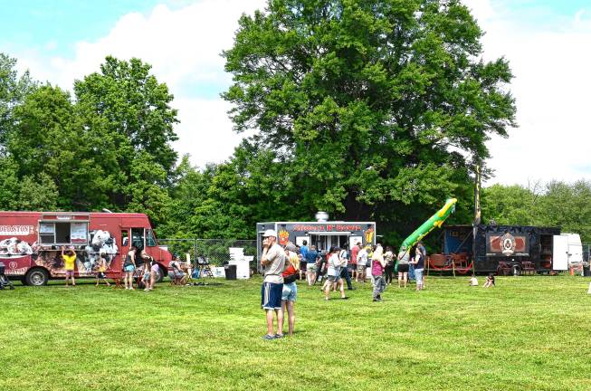Crowd enjoys food, music, fun Food trucks from Coldstone Creamery, Sliderz N’ Bowlz and Cigar Haven.