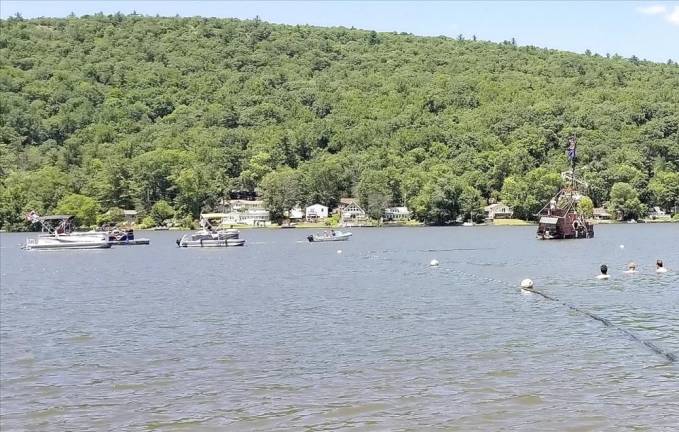 Pinecliff Lake boat parade, July 4, 2022.