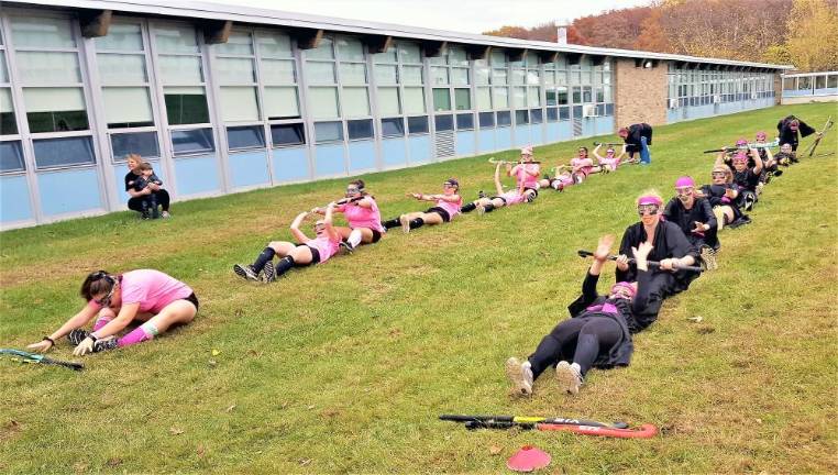 WMHS field hockey teams raise money to combat breast cancer