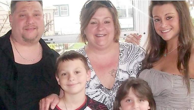 Local family desperately needs your help Alan and Kelli Sante and their family