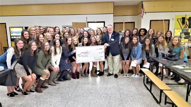 WMHS field hockey teams raise money to combat breast cancer